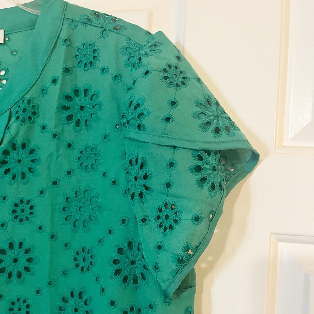 Kate Kasin Green Eyelet Lace Blouse | Short Petal Sleeves | NWOT | Size Large - Picture 6 of 16